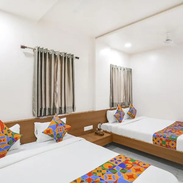Hotel D Grand, hotell sihtkohas Shirdi