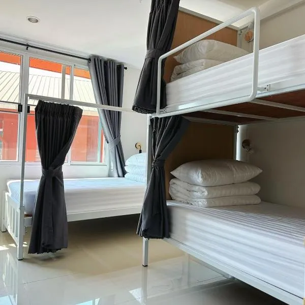 BeHome and Hostel, hotel in Chiang Mai