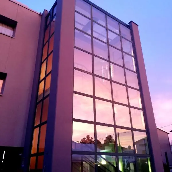 Green Hotel, hotel u gradu Poviglio