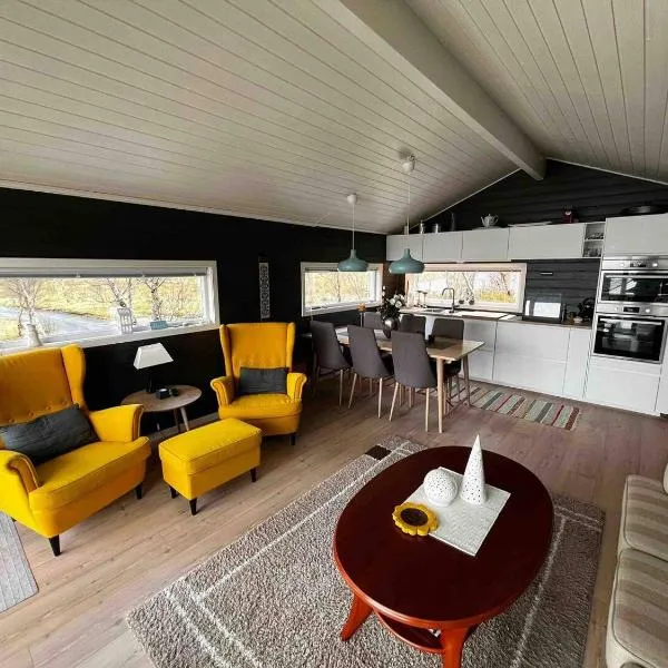 Flott hytte i Morfjorden, Laupstad, hotel in Laupstad