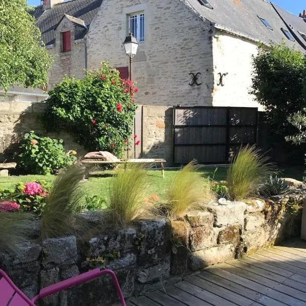 Maison de charme, jardin clos sud, terrasse, 2 minutes plages, au cœur du village de Piriac, 4 chambres 2 SDB., hotel v destinaci Piriac-sur-Mer