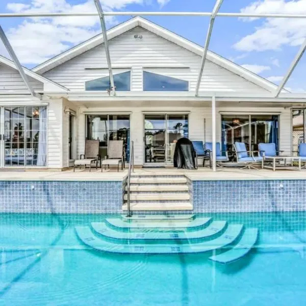 Peaceful Waterfront Pool Home home, khách sạn ở Palm Coast