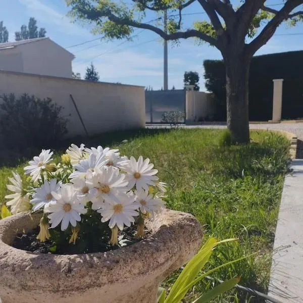 Maisonnette en campagne au calme, hotel v destinaci Carpentras