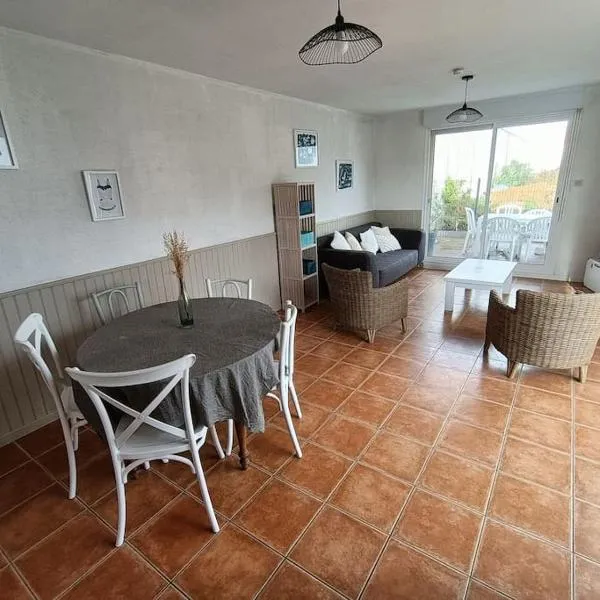 Maison 6 pers proche plage de Tanchet, hotel v destinácii La Pironnière