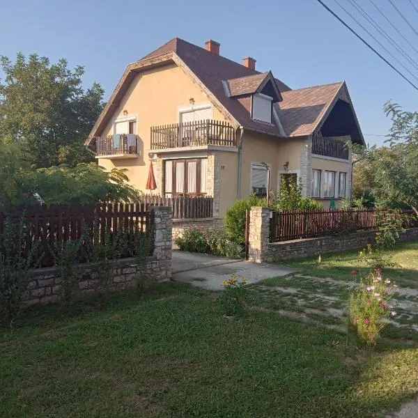 SZIESZTA APARTMAN, hotel in Gárdony