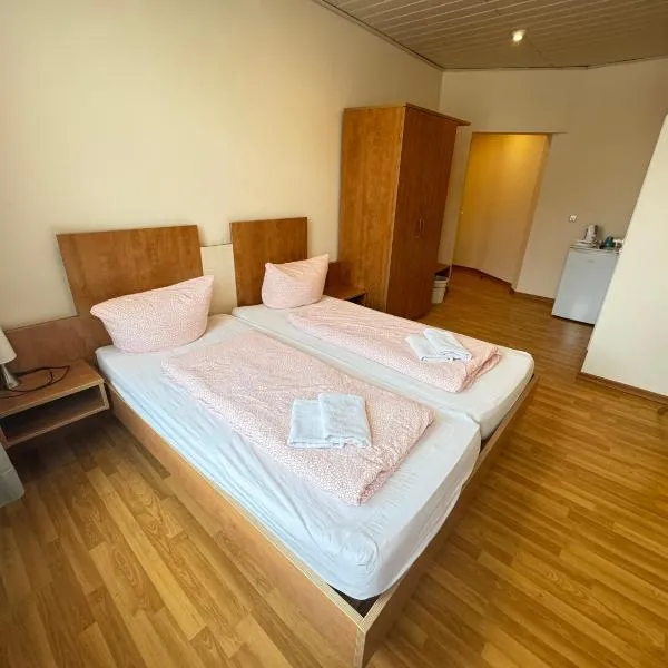 Pension Sonnenschein, hotel v destinaci Halle