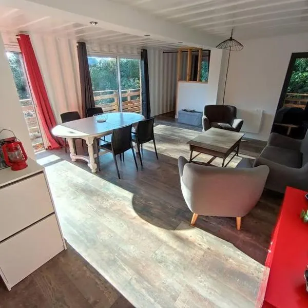 Gîtes de la Gare - Les conteneurs, hotel in Plessé