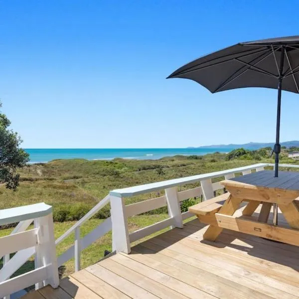 Beach Bach on the Dune Trails, hotel i Tirohanga