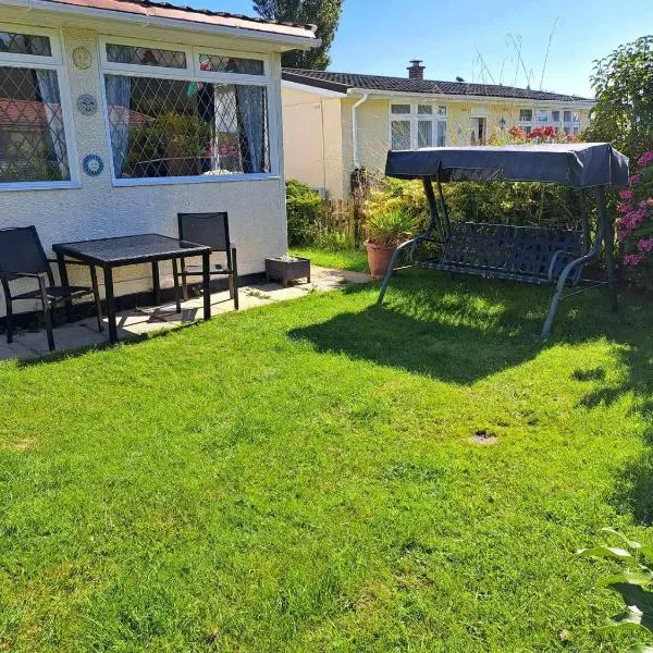 Beach & Tonic beachside chalet, hotel u gradu Humberston