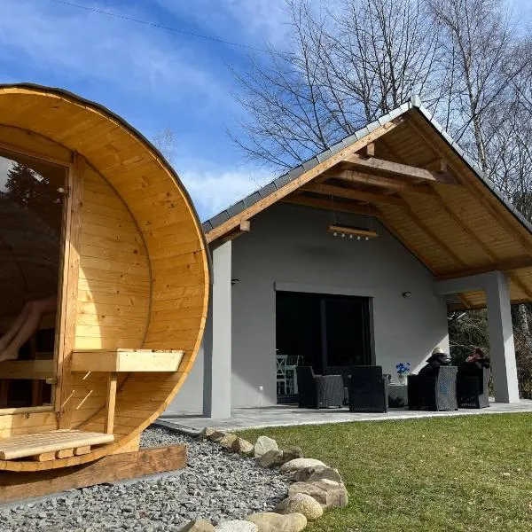 Dom nad Stryszawką z BALIĄ i SAUNĄ - domek wypoczynkowy, hotel v destinaci Stryszawa