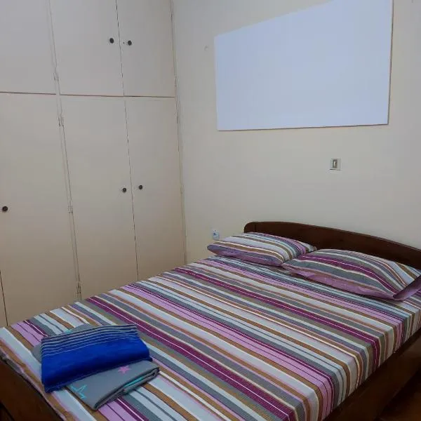 Relax 5, hotel in Athens