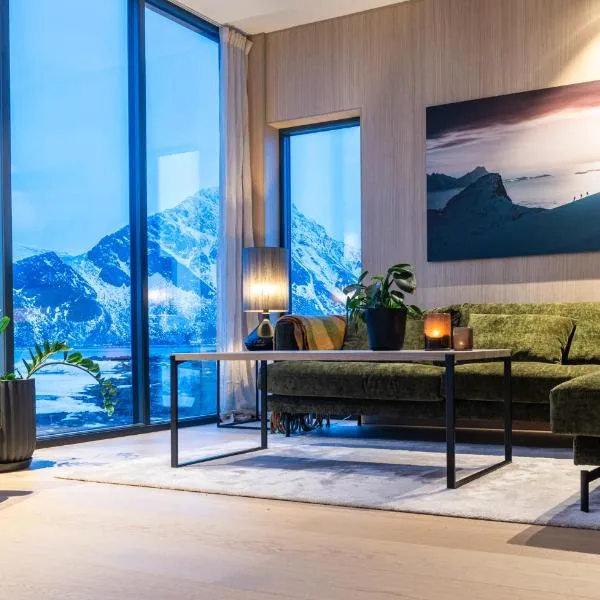 New luxury cabin near Henningsvær Lofoten, hotel in Rystad