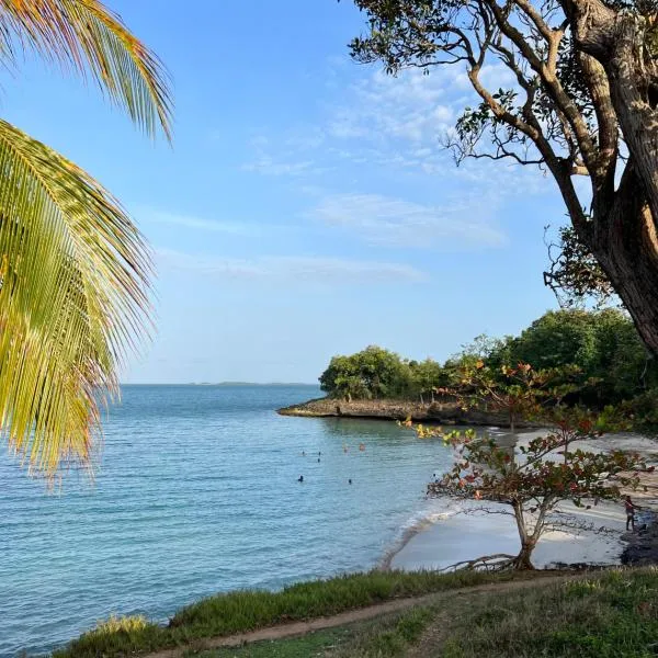 CosyLife Sainte-Rose - Villa calme avec vue Sofaïa à 3km de la plage, готель у місті Сент-Роз