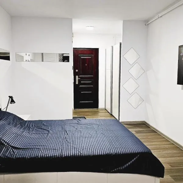 Spoil Yourself with Style, Comfort and Luxury - Tony's Studios Luxury, ξενοδοχείο στο Πιτέστι