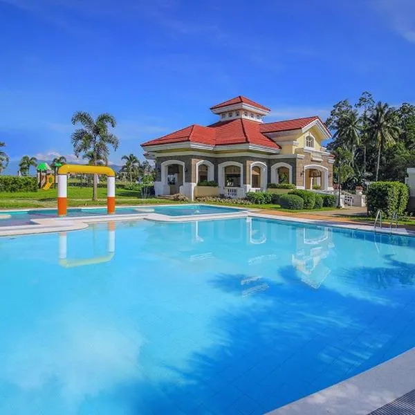 Modern 4 Bedroom House I Close to Malls I Swimming Pool I Maximum 12 Guests I by Bleuspace, hotel in Tagum
