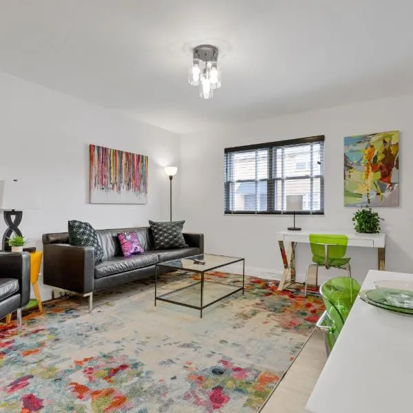 The Worthington - 3 BR 2 5 Bath and Parking, отель в Колумбусе