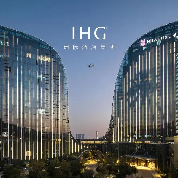 HUALUXE Xiamen Haicang Habour View, hotel di Xiamen