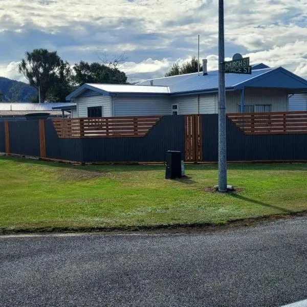 The Old Parsonage: Reefton şehrinde bir otel