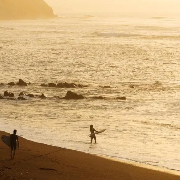 Aparra Surfcamp Auberge Capbreton, hotel v destinaci Capbreton