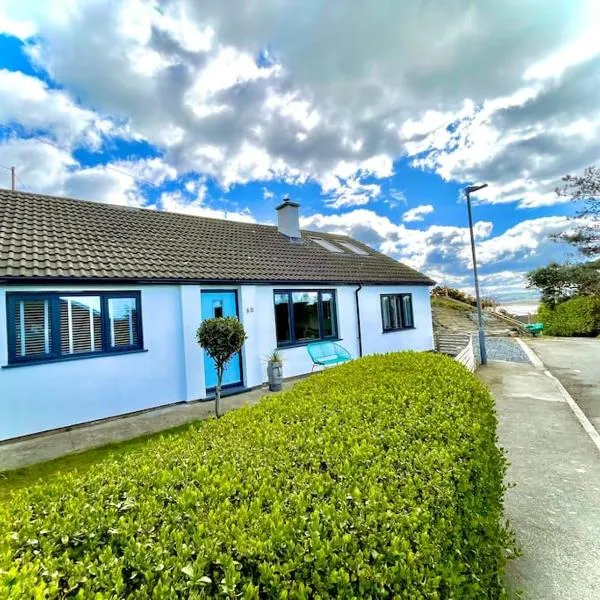 Bungalow, mountain and sea views parking, hotel in Bryn-crug