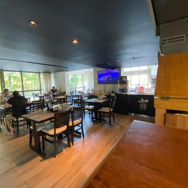 Flat com VISTA de CINEMA para Praia da BARRA da Tijuca - 5 min da PRAIA - Ar Condicionado, Portaria 24h, Wi-Fi 500 Mbps, Piscina, Academia, Sauna, Quadra de Tênis - Foto 5