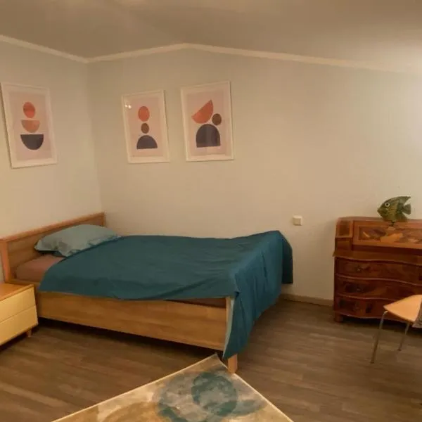 Private Room with own bathroom, hotel in Hannover