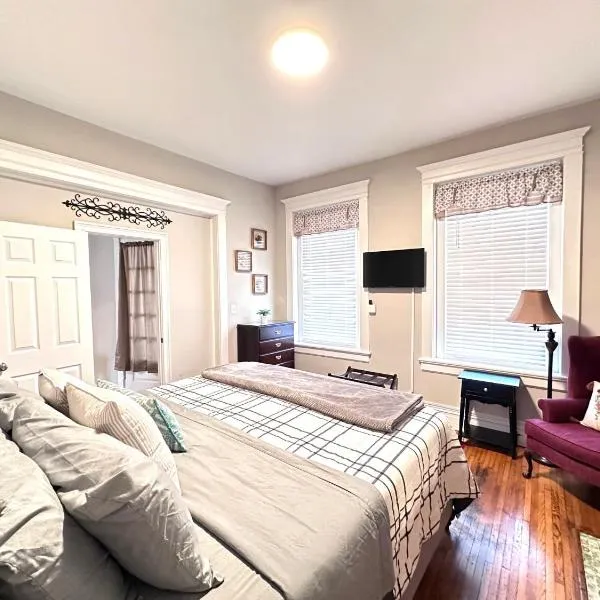 Carytown nest King Bed fully fenced, hotel u gradu 'Richmond'