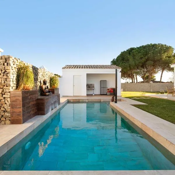 Villa Magnolia Chiclana, hotel in Chiclana de la Frontera