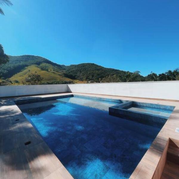 Sítio com piscina incrível