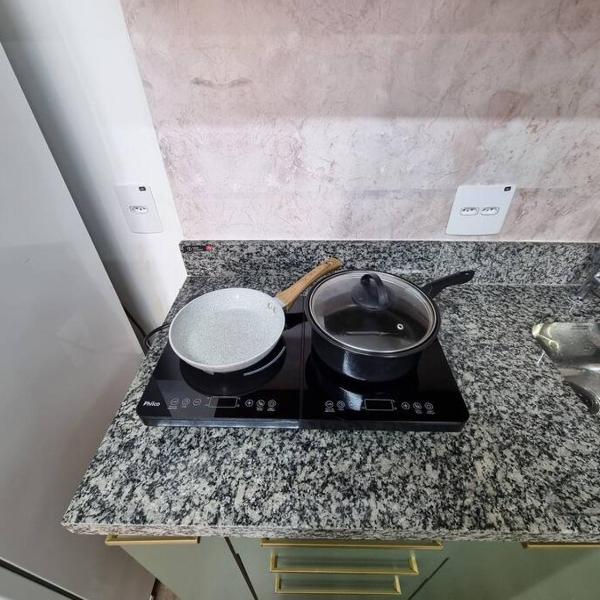 AP10 Prático, confortável com wifi, piscina, rooftoop e academia em frente ao Metrô - Foto 3
