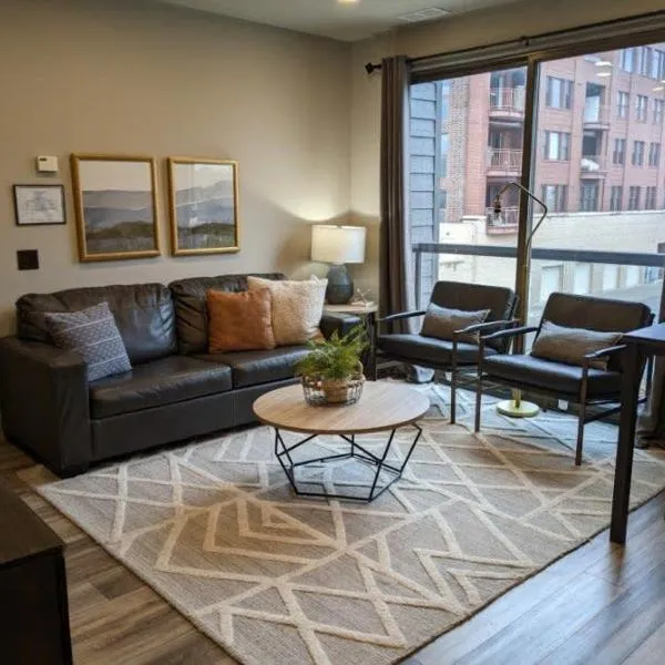 Modern Condo 210 Just Blocks from Lake Michigan, hotel in Traverse City