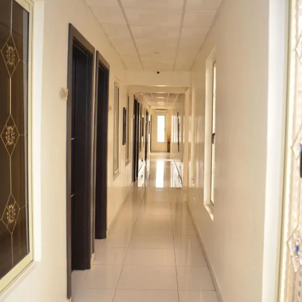 De Rigg Place - Alaka Estate, Surulere, готель у місті Amuwo