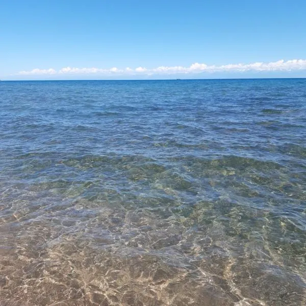 Осенний Иссык Куль, hotel in Cholpon-Ata