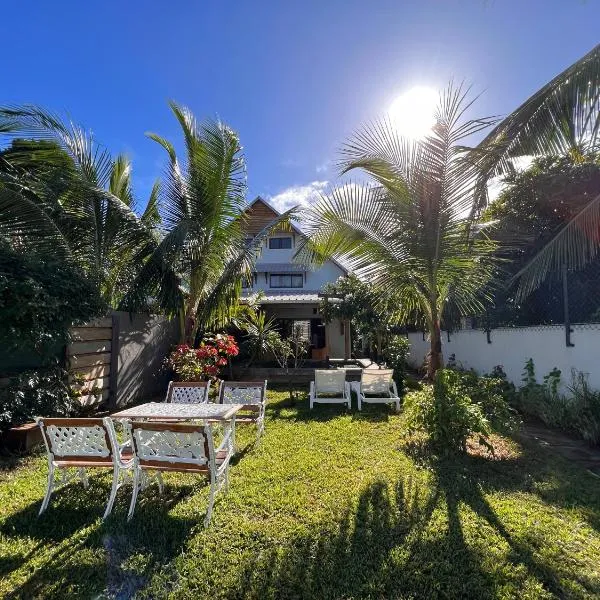 Tropical 3-bedrooms Coastal Residence Creolia2, hotel v destinaci Pointe aux Cannoniers