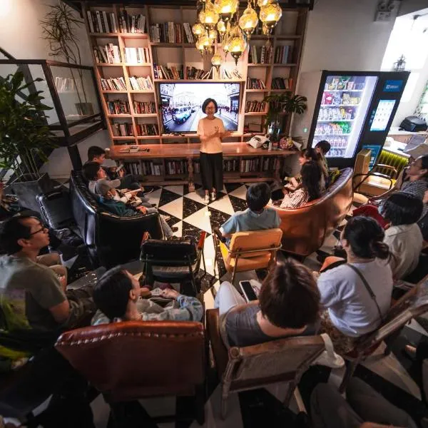 Chengdu Local Tea Hostel - Short Walk To Taikooli - Chill & Social Coffee Lounge - Metro downstairs - Free Activities - Friendly English Speaking Staff - Tibet, Panda, Buddha & Snow Mountain Tours, hotel v destinaci Čcheng-tu