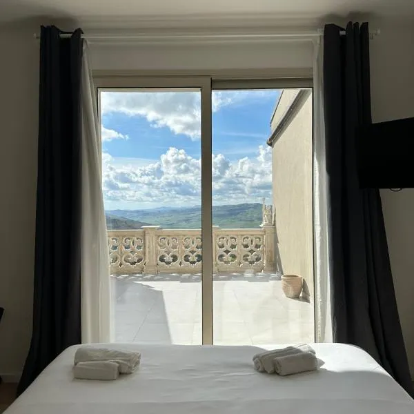 CASA20, hotel Caltagironéban