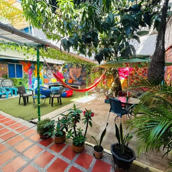 Blue Coast Hostal, hotel in Medellín