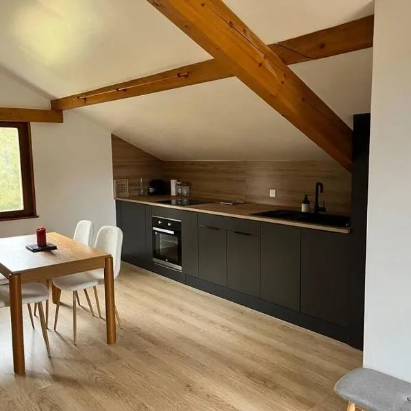 Le studio de la cascade, hotel em Tendon