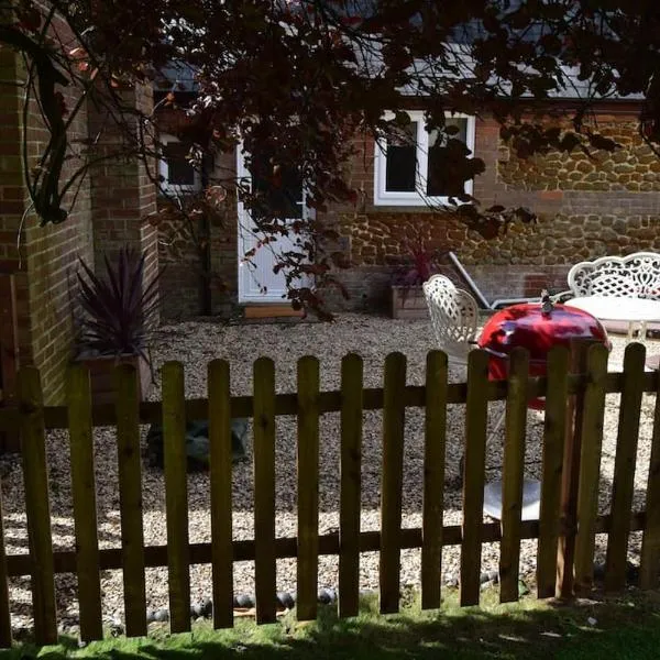 Lovely Garden Cottage in Snettisham, Hotel in Snettisham