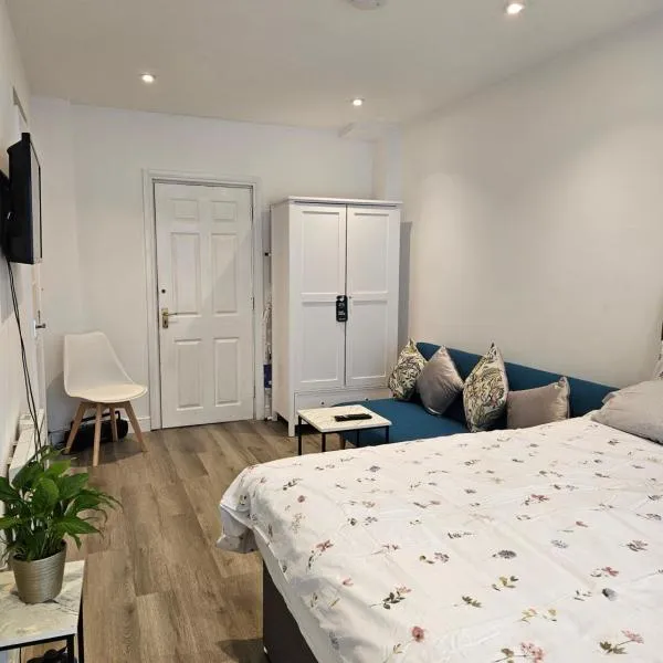 Brand New Private Annex Guest Suite, hotel v destinaci Chandlers Ford