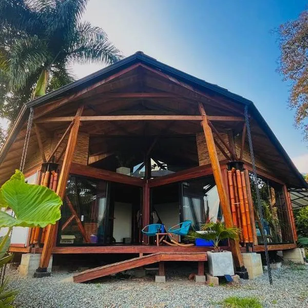 BooHouse - A Wild Cabin in Colombia, hôtel à Barragán