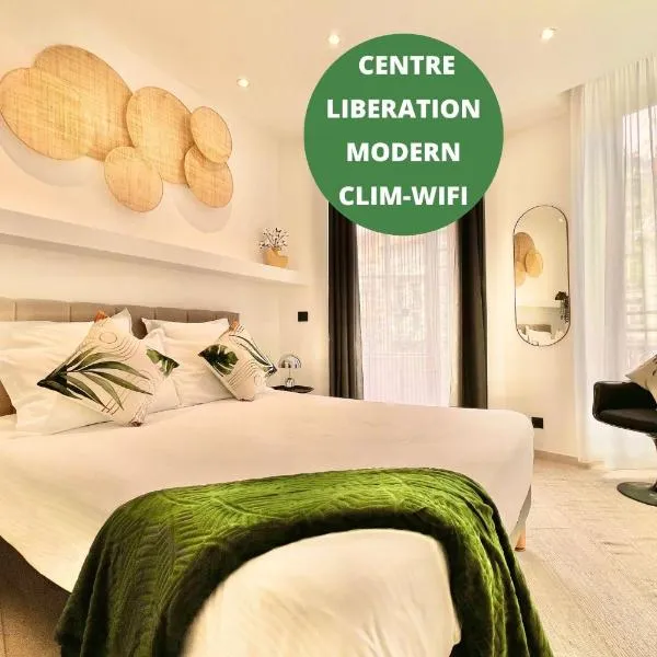 LIBERATION CENTER - PRIVATE Balcony - 24&7 RECEPTION - LUGGAGE STORAGE, hotel v Nice