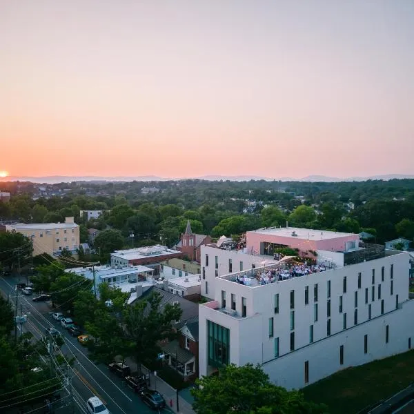 Quirk Hotel Charlottesville, hotel di Zion Crossroads