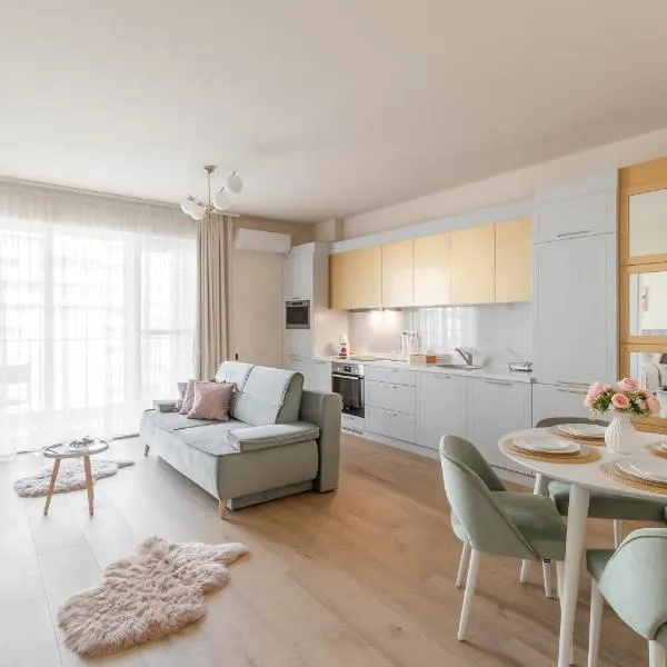 Chic Central Oradea -Netflix, Parcare, Self Check-in, Balcon, hotel in Oradea