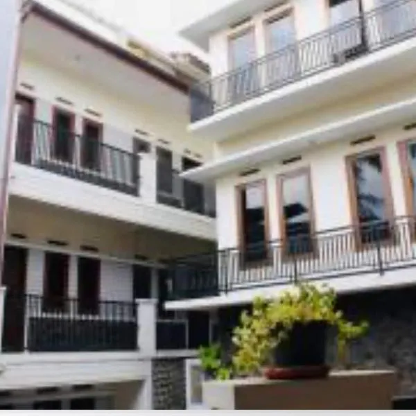 Hotel O Qq Kost Near Pantai Kebesaran Beach, hotel en Laleng-balandae