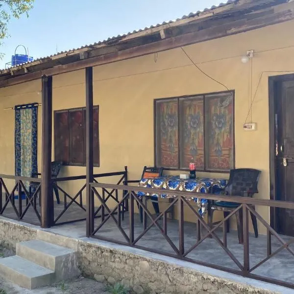 Nanu's Bardiya Homestay, viešbutis mieste Chisāpānī