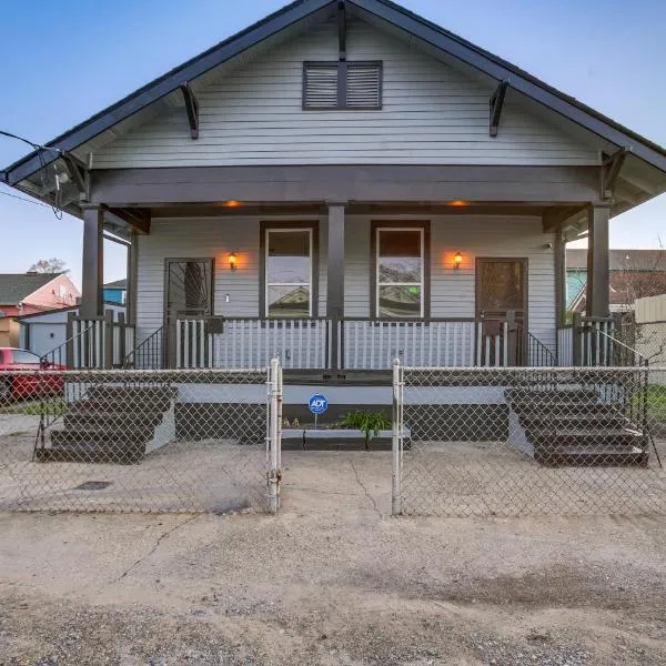 2 Mi to Bourbon St Walkable NOLA Duplex, hotel v destinaci New Orleans