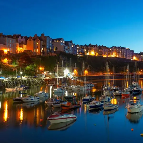 No: 1 The Esplanade Guest Accommodation., hotel in Tenby