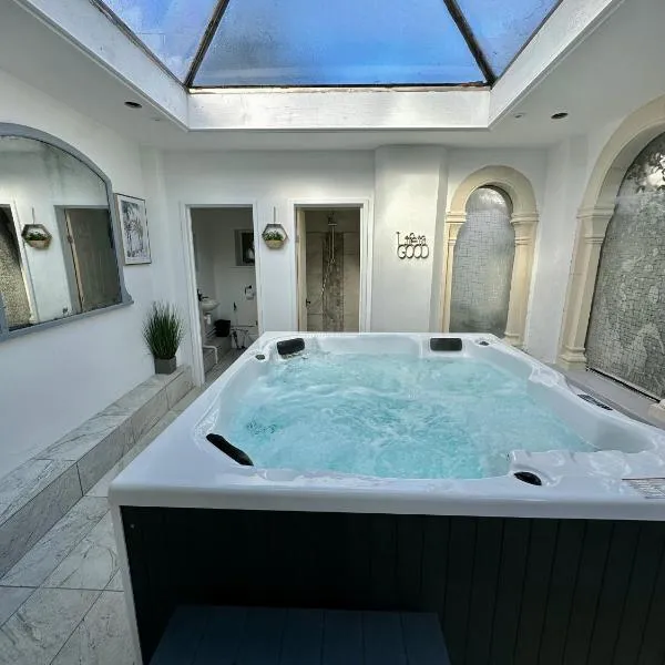 Historic Charm: *Perfect For Group Getaways*, hotel v destinaci Trowbridge