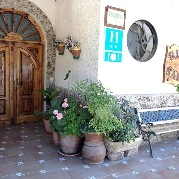 Hostal Ribera de Salobre, מלון בSalobre